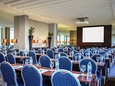 Centro Sharjah Otel